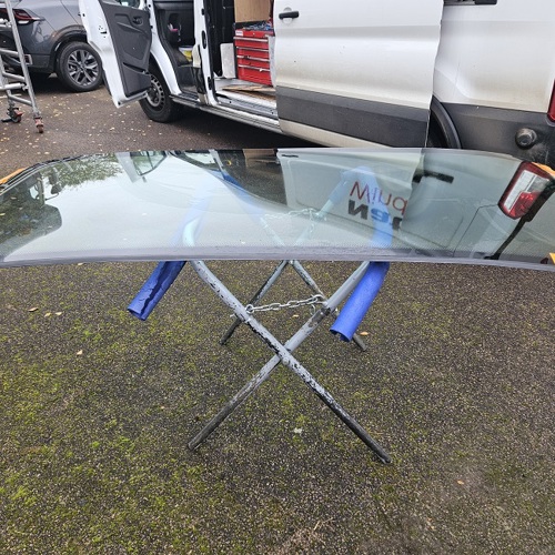 Glass windscreen