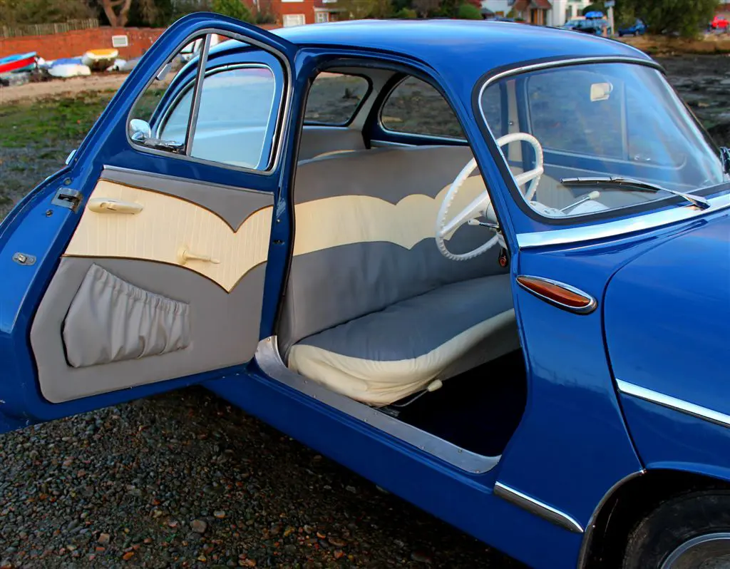 Panhard PL17