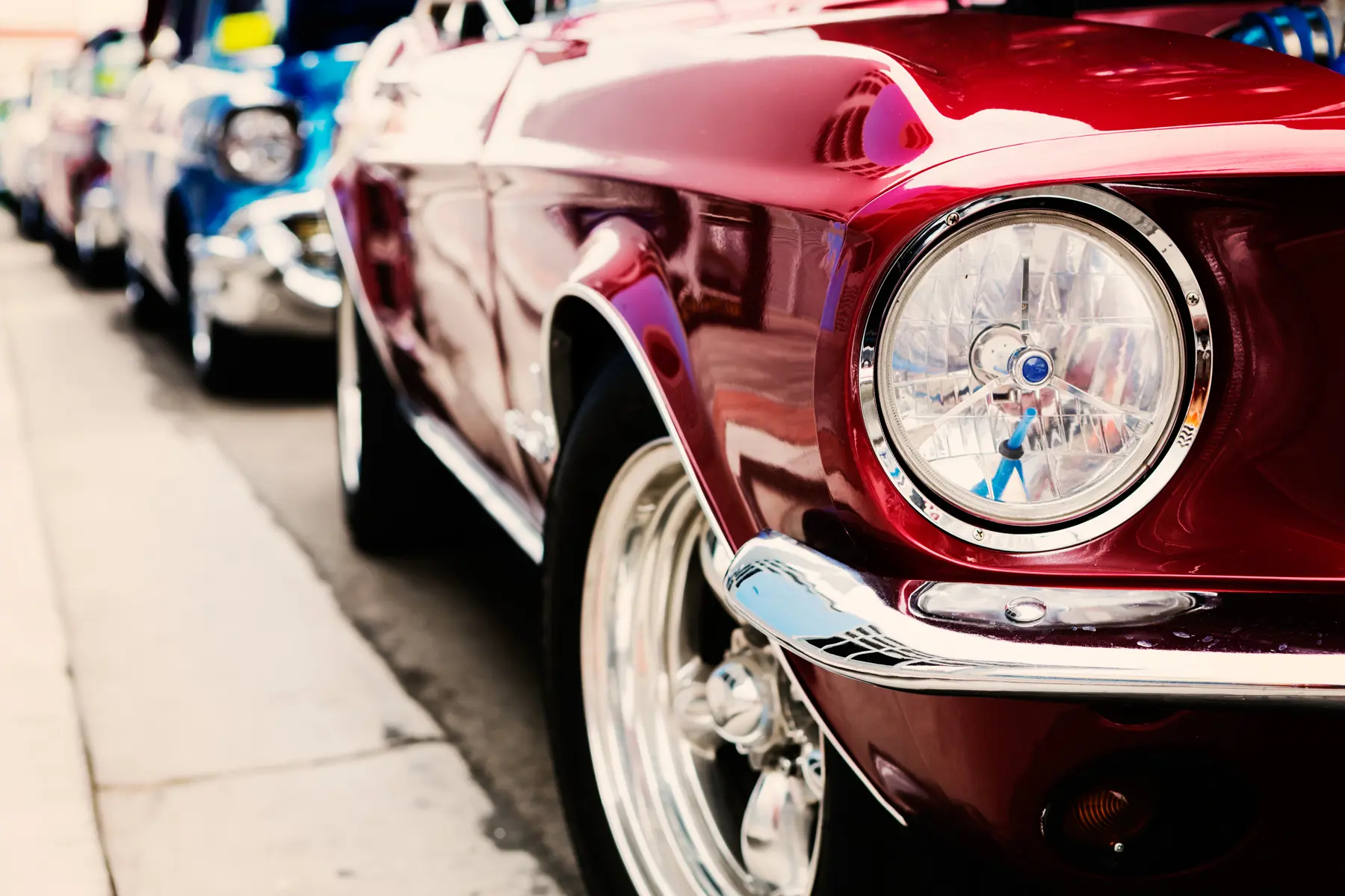 Classic -Line -Down -Road -View