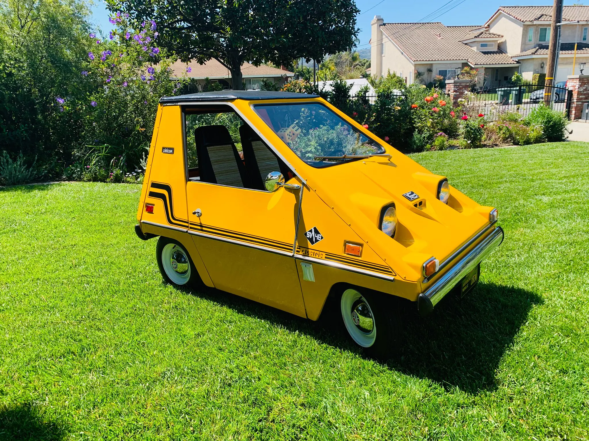 Yellow car right