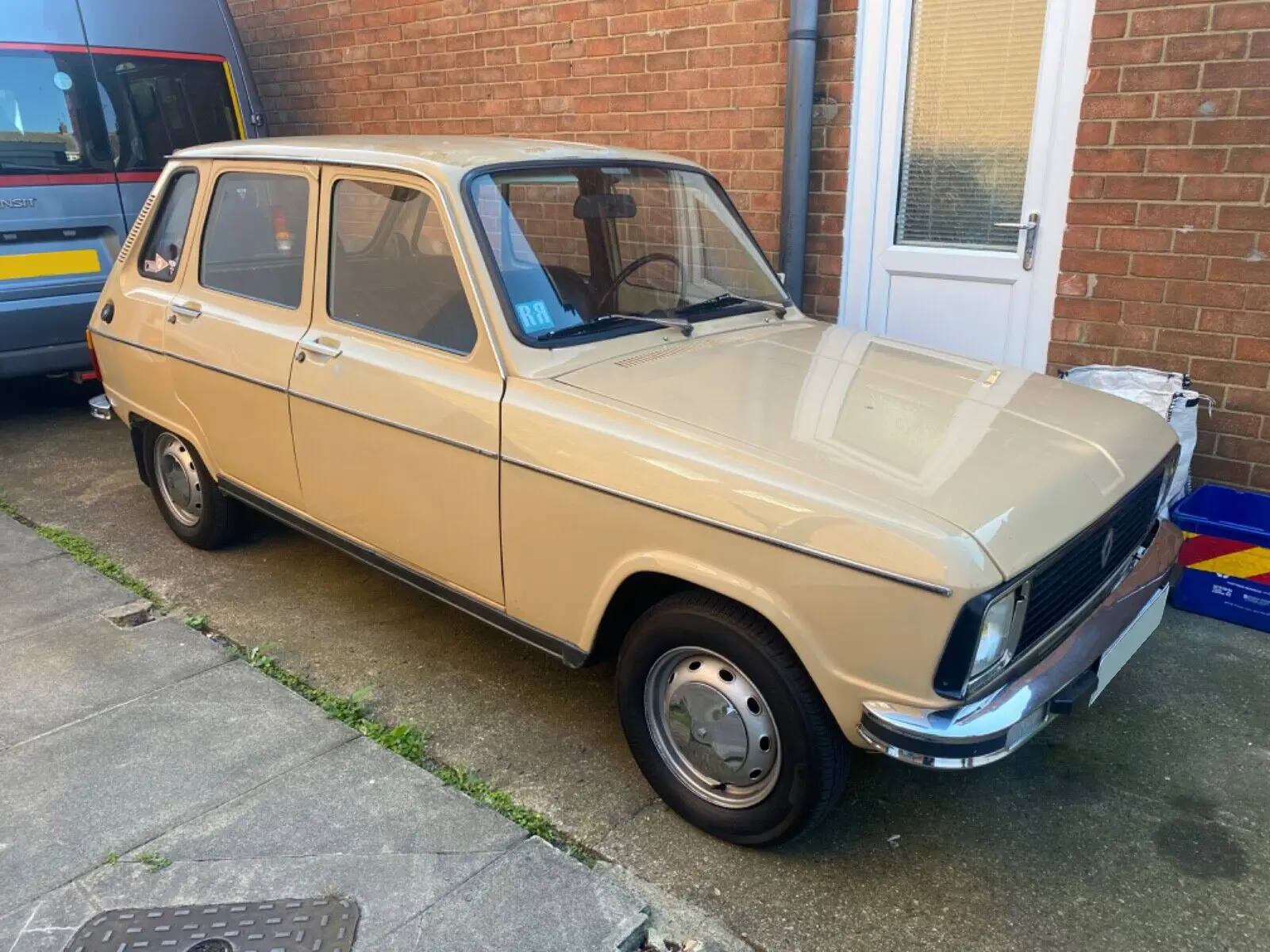Brown car side