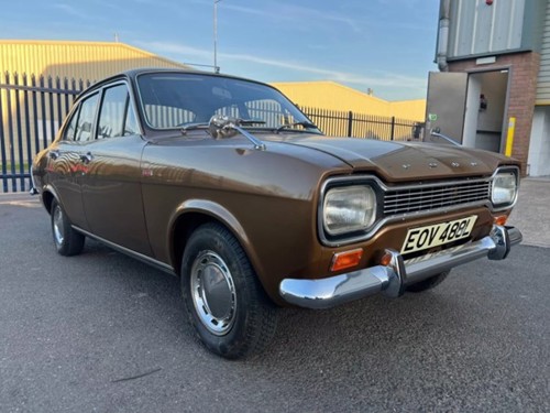 Brown Ford Escort 1300