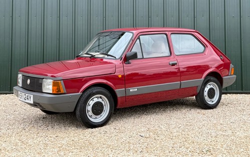 Red Fiat 127 exterior