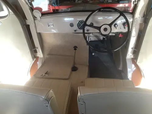 Thames E83W Utilecon interior