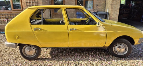 Yellow Citroen Visa Club Static